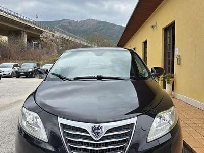 Usata Lancia Ypsilon Gold 85 CV (62 kW) 2015 Blu/azzurro Utilitaria