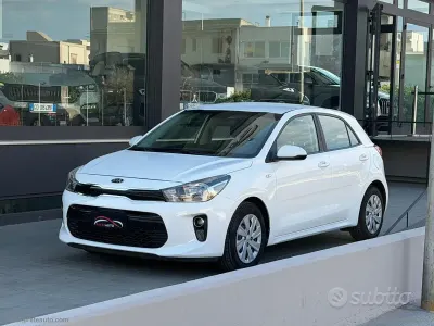 Usata Kia Rio Active 84 CV (61 kW) 2018 Bianco Berlina