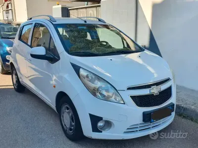 Begagnad Chevrolet Spark 68 HK (50 kW) 2010 Vit Halvkombi