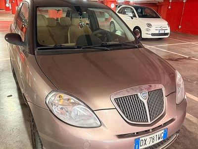Usado Lancia Ypsilon 77 HP (56 kW) 2009 Castanho Citadino