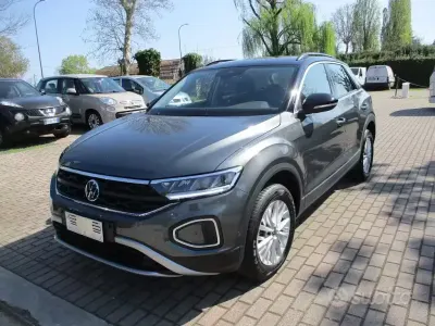 Usata VW T-Roc 116 CV (85 kW) 2025 Grigio SUV