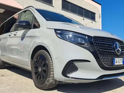 Usata Mercedes V250 Avantgarde 190 CV (139 kW) 2025 Grigio gesso perla Monovolume