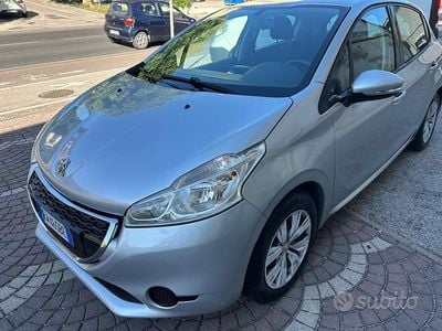Usata Peugeot 208 Active 68 CV (50 kW) 2014 Grigio Utilitaria