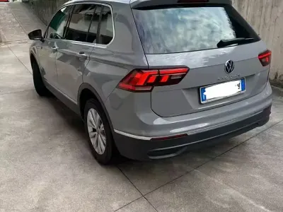 Usata VW Tiguan Life 131 CV (96 kW) 2021 Grigio SUV