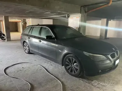 Usata BMW 525 177 CV (130 kW) 2005 Nero Station wagon