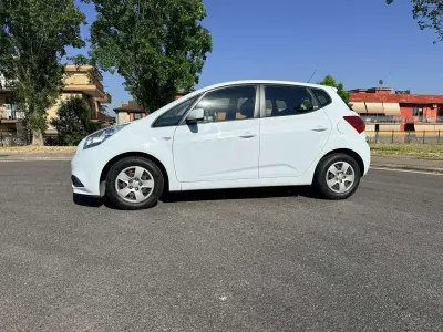Usata Kia Venga Active 90 CV (66 kW) 2016 Bianco Utilitaria