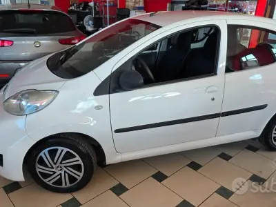 Usata Peugeot 107 68 CV (50 kW) 2009 Bianco Utilitaria