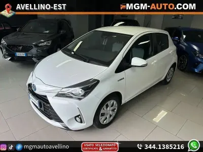 Usata Toyota Yaris Hybrid Active 73 CV (53 kW) 2018 Bianco Berlina
