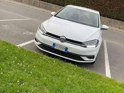 Usata VW Golf VII Highline 116 CV (85 kW) 2018 Berlina