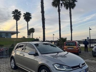 Begagnad VW Golf VII Highline 110 HK (80 kW) 2018 Grå Sedan