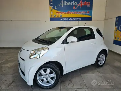 Usata Toyota iQ Sol 68 CV (50 kW) 2010 Bianco Utilitaria