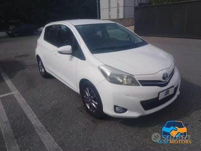 Usata Toyota Yaris Active 69 CV (50 kW) 2014 Bianco Utilitaria