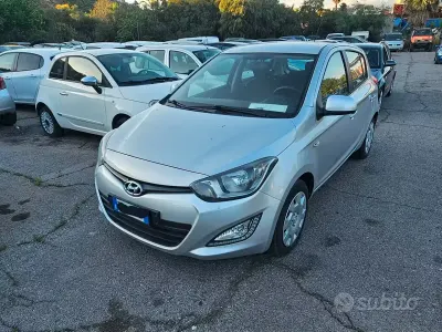 Gebraucht Hyundai i20 Classic 85 PS (62 kW) 2013 Grau Kleinwagen