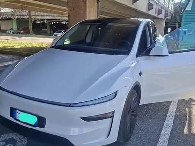 Usata Tesla Model Y RWD 60 kW (82 CV) 2025 SUV