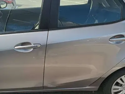 Usata Mazda 2 72 CV (52 kW) 2010 Argento Utilitaria