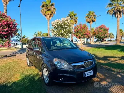 Usata Opel Zafira Cosmo 120 CV (88 kW) 2006 Monovolume