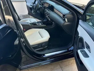 Usata Mercedes A180 Business 109 CV (80 kW) 2019 Nero Berlina