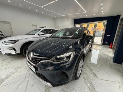 Usata Renault Captur Evolution 145 CV (106 kW) 2023 Grigio SUV