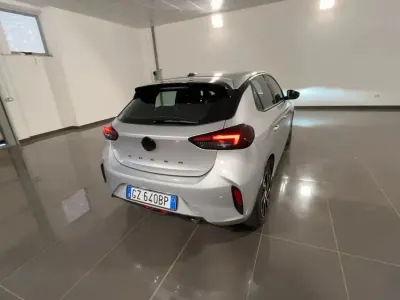 Usata Opel Corsa S 101 CV (74 kW) 2025 Kristall silver Utilitaria