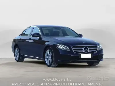 Usata Mercedes E220 194 CV (142 kW) 2018 Bluazzurro Berlina