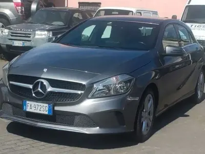 Usata Mercedes A180 Premium 109 CV (80 kW) 2015 Grigio Berlina