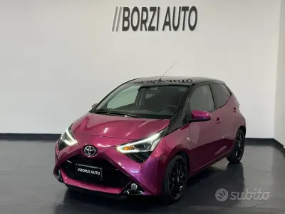 Usata Toyota Aygo Trend 72 CV (52 kW) 2018 Viola Utilitaria