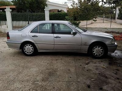 Usata Mercedes C200 Elegance 102 CV (75 kW) 1999 Argento Berlina