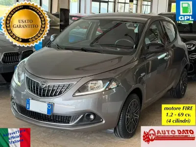 Usata Lancia Ypsilon Gold 69 CV (50 kW) 2022 Grigio Utilitaria