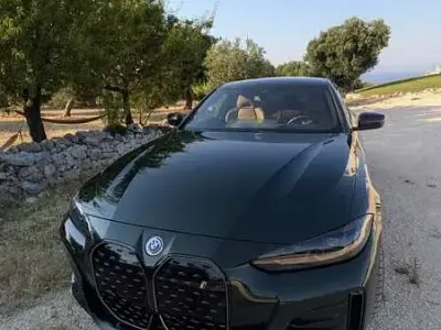 Usata BMW i4 M Sport 250 kW (340 CV) 2023 Verde Berlina