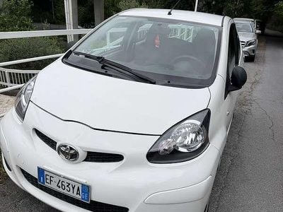Usado Toyota Aygo Connect Style 68 HP (50 kW) 2011 Citadino