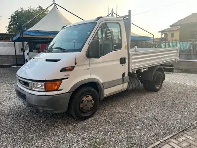 Usata Iveco Daily 90 CV (66 kW) 2001 Bianco Furgone
