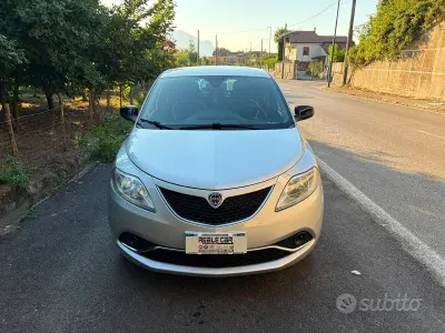 Usata Lancia Ypsilon Gold 69 CV (50 kW) 2016 Grigio Utilitaria