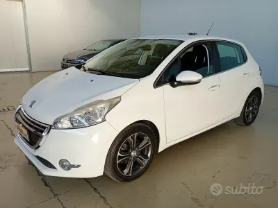 Usata Peugeot 208 Allure 115 CV (84 kW) 2014 Bianco Utilitaria