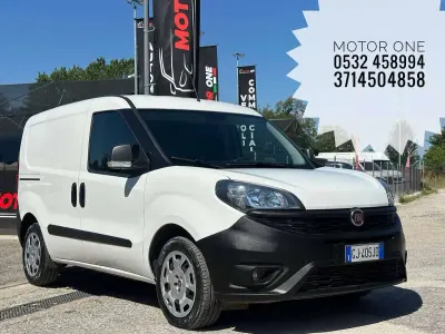 Usata Fiat Doblò 120 CV (88 kW) 2022 Bianco Monovolume