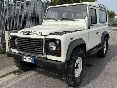 Usata Land Rover Defender 122 CV (89 kW) 2011 Bianco Station wagon