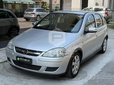 Usata Opel Corsa Enjoy 69 CV (50 kW) 2006 Grigio Utilitaria
