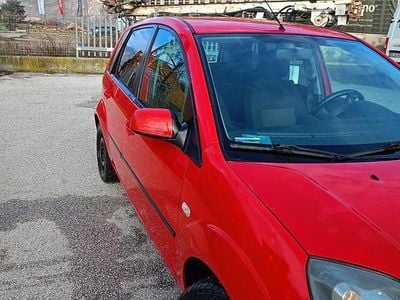 Usata Ford Fiesta 75 CV (55 kW) 2005 Rosso Utilitaria