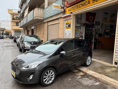 Usata Ford Fiesta 86 CV (63 kW) 2018 Grigio Berlina