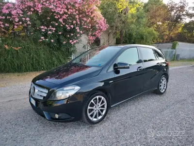 Usata Mercedes B200 Executive 136 CV (100 kW) 2012 Nero Utilitaria