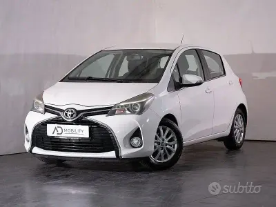 Second-hand Toyota Yaris Active 100 CP (73 kW) 2014 Alb Hatchback