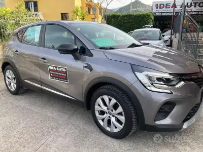 Usata Renault Captur Business 95 CV (69 kW) 2021 Grigio SUV