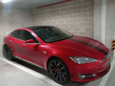 Usata Tesla Model S 514 kW (700 CV) 2015 Rosso Utilitaria