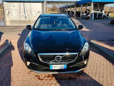 Usata Volvo V40 120 CV (88 kW) 2018 Nero Berlina