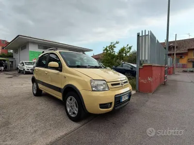 Usata Fiat Panda Climbing 69 CV (50 kW) 2011 Giallo Utilitaria