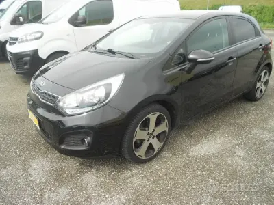 Usata Kia Rio Active 75 CV (55 kW) 2013 Nero metallizzato Berlina