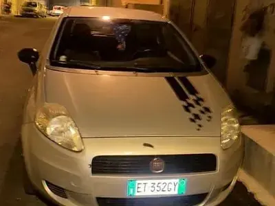 Usata Fiat Grande Punto 65 CV (47 kW) 2013 Grigio Utilitaria