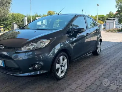 Usata Ford Fiesta Titanium 82 CV (60 kW) 2010 Blu Berlina