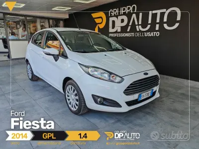 Usata Ford Fiesta 92 CV (67 kW) 2014 Bianco Utilitaria