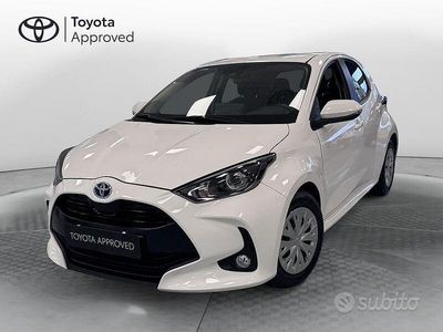 Usata Toyota Yaris Hybrid Active 116 CV (85 kW) 2023 Bianco Berlina