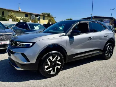 Usata Opel Mokka 131 CV (96 kW) 2025 Bicolore originale SUV